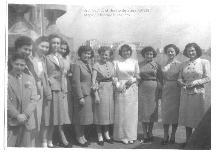 Archivo de la asociación cultural El Hocino de Blesa. Muchachas que iban a servir como criadas en ciudades desde el mundo rural. Siglo XX